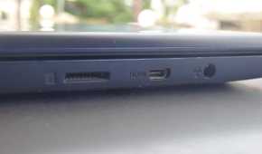 Laptop-microSD-card-slot