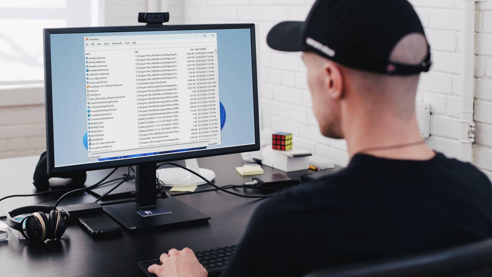 Person using Everything app on desktop