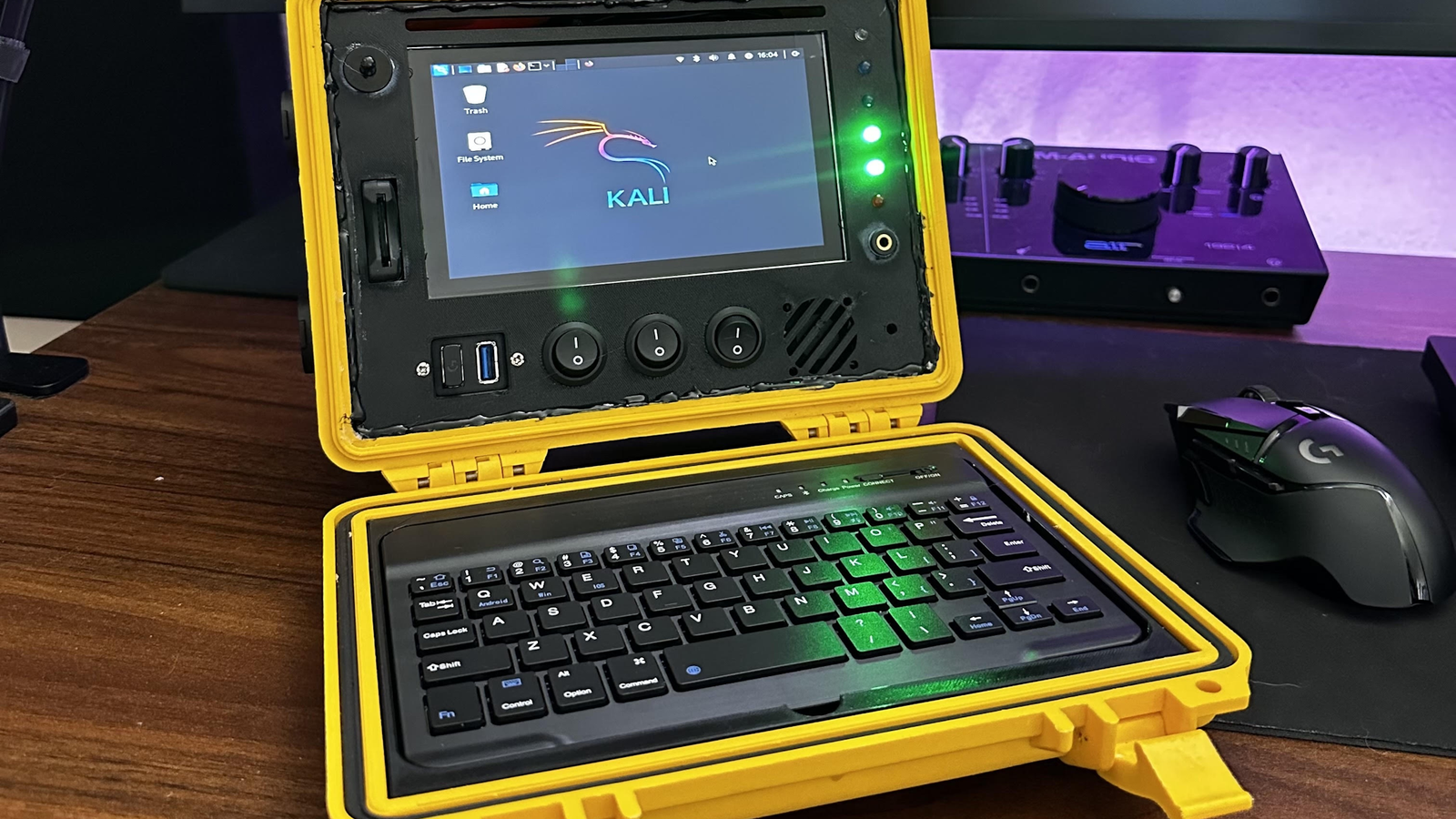 Someone made a cool Raspberry Pi cyberdeck that's fully self-contained ...