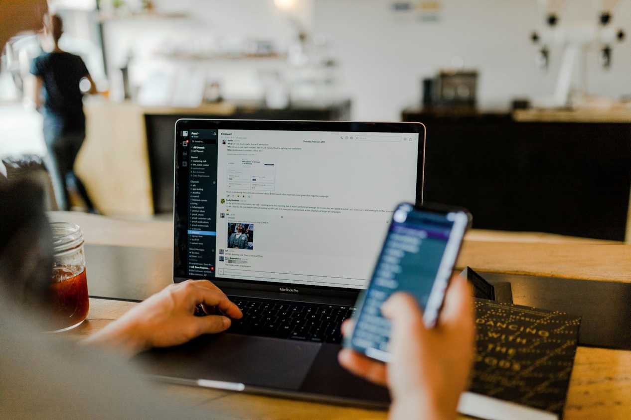 slack-on-mbpro-and-smartphone