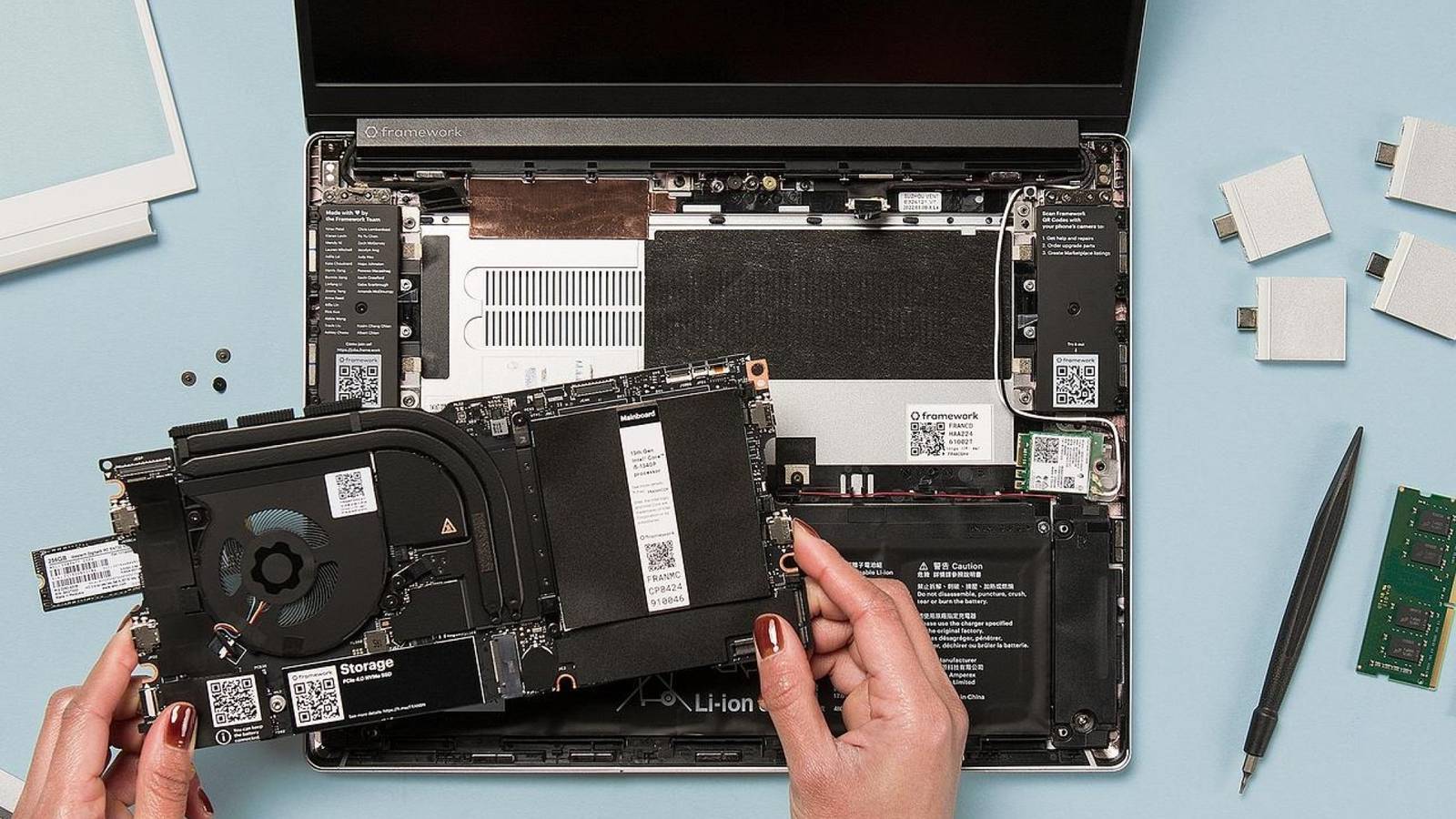 user replacing the cpu module in the framework laptop