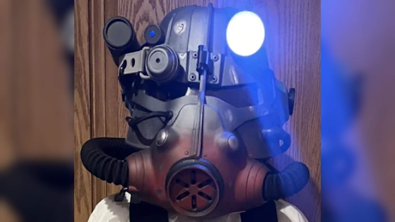 A Raspberry Pi Pico powers this amazing Fallout T-45 power helmet replica