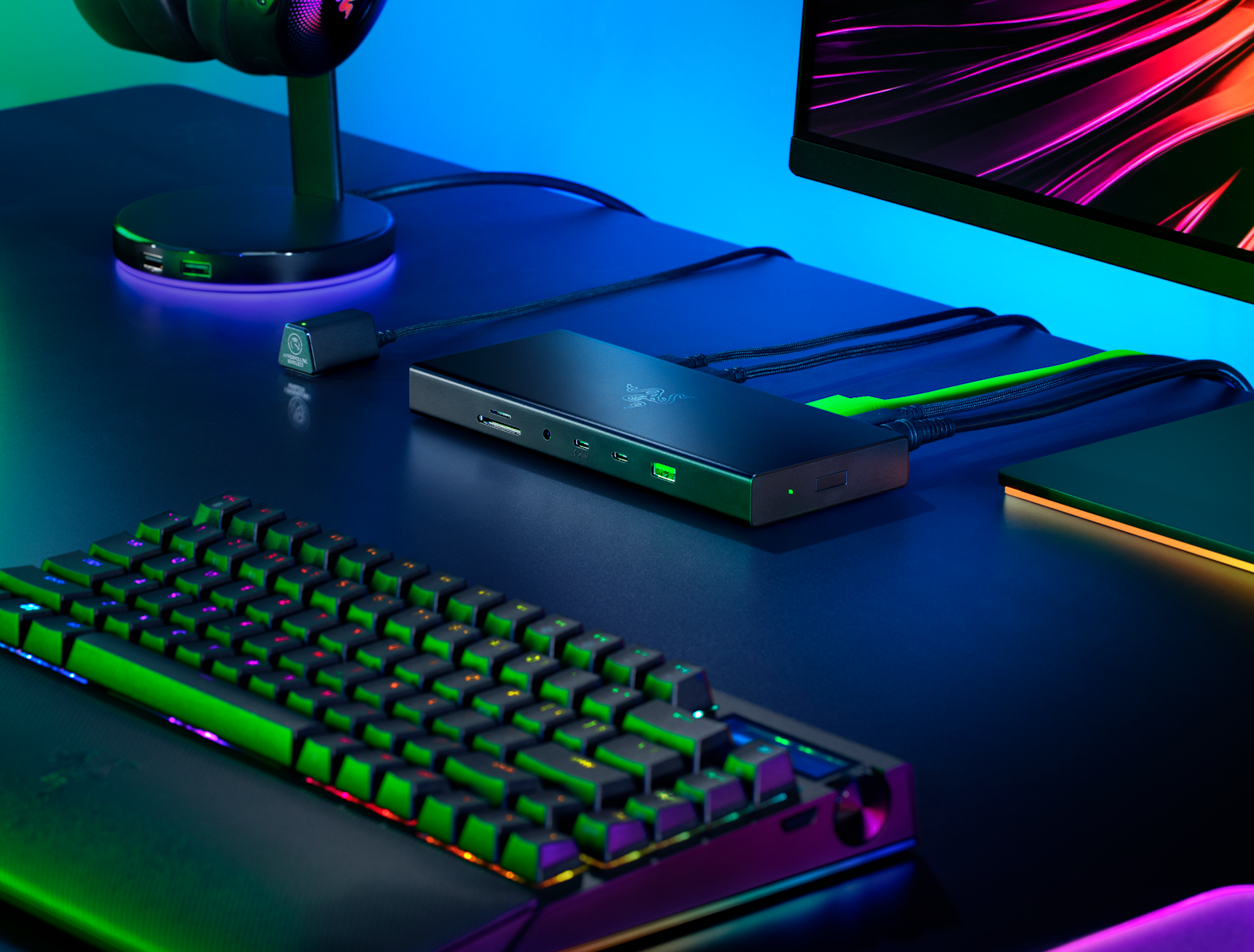 razer-usb-4-dock-lifestyle.png