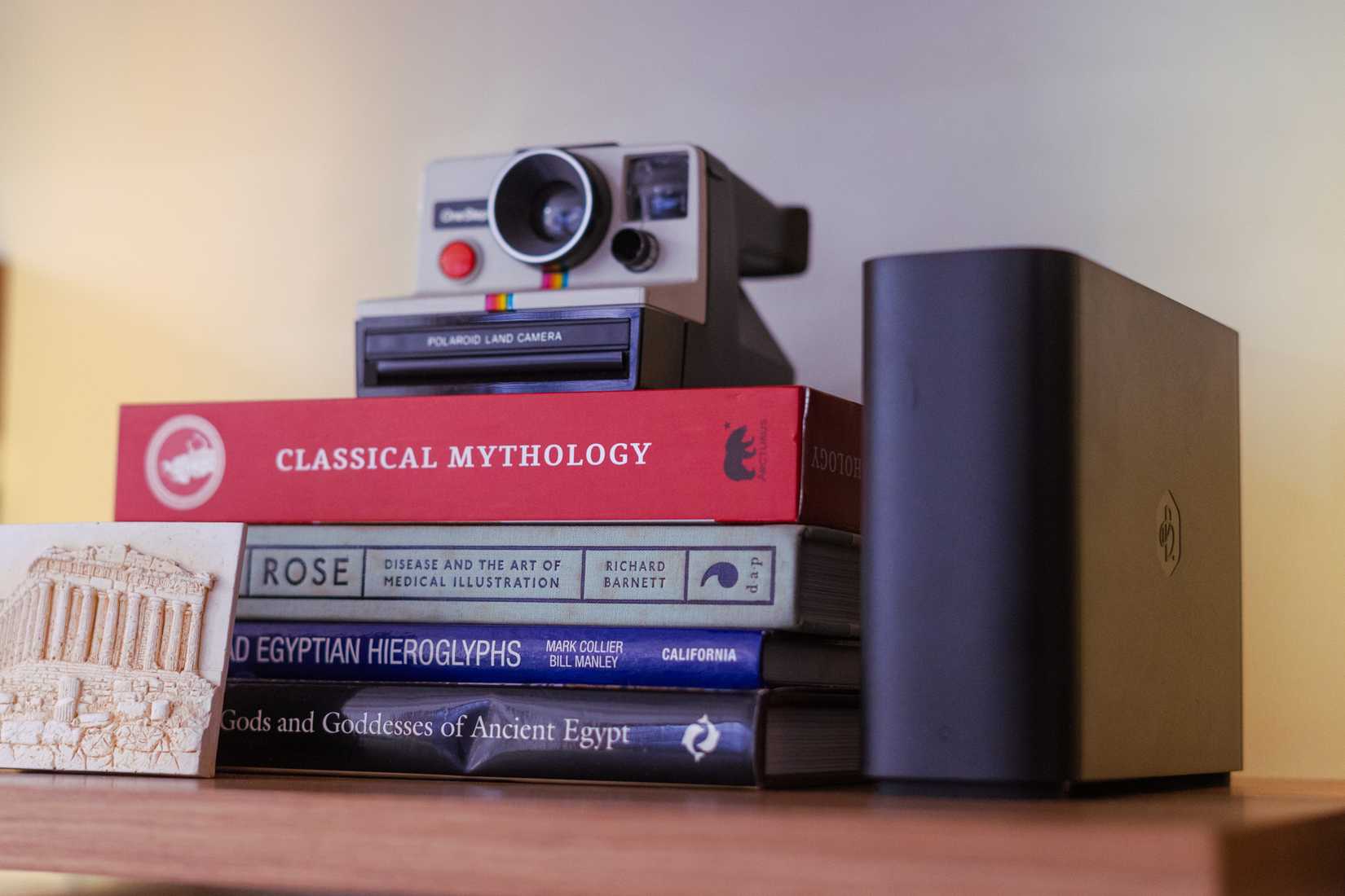 Synology BeeStation on bookshelf