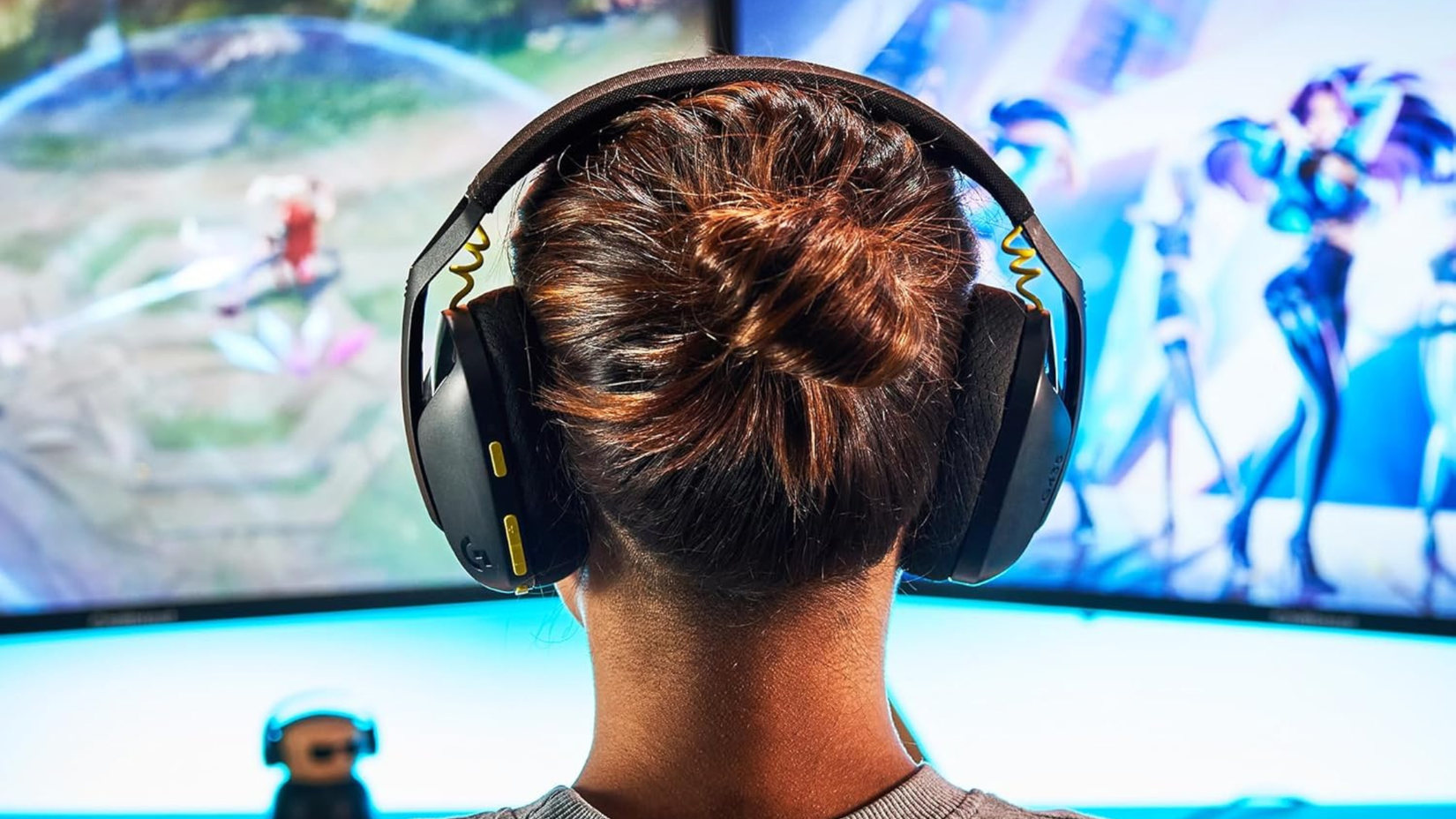 Person wearing Logitech G435 LIGHTSPEED Wireless Bluetooth Gaming Headset