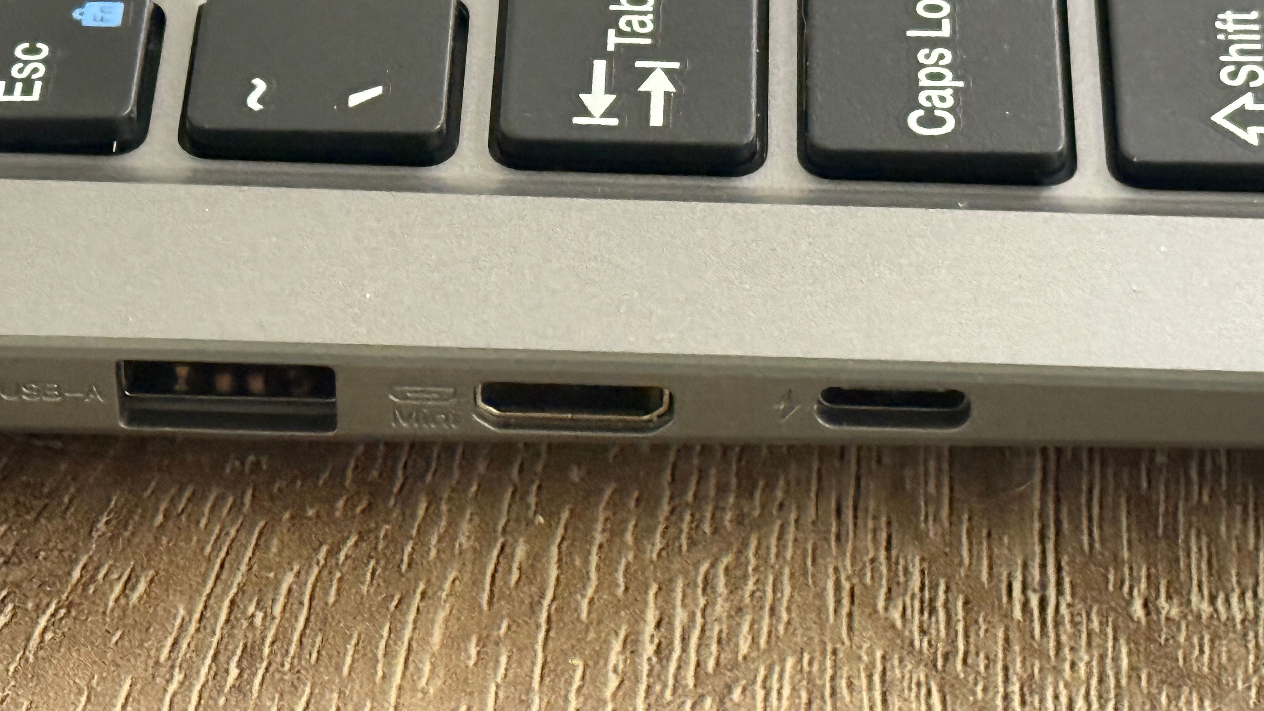 Elecrow CrowView Note 14 left side ports-1