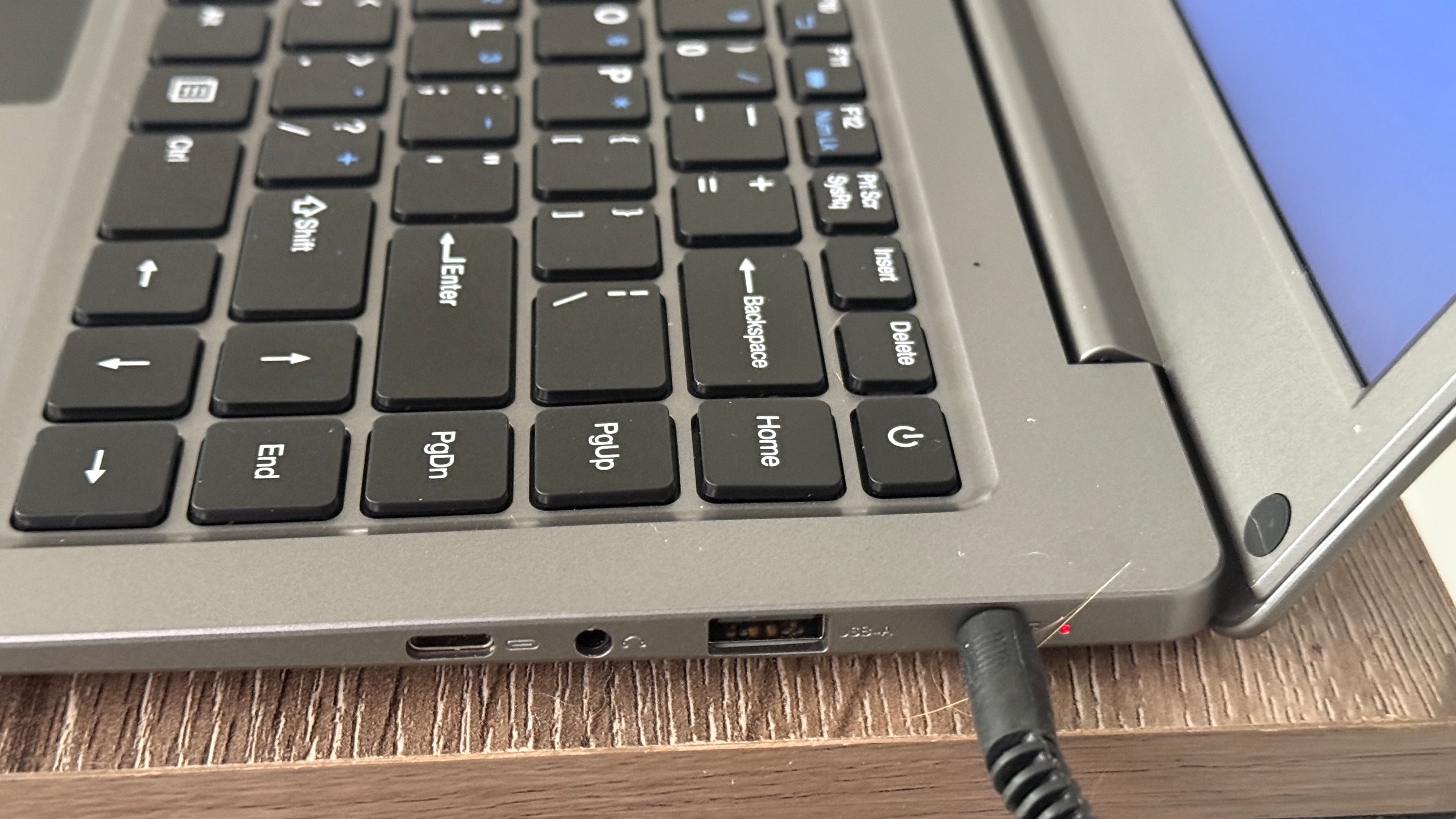 Elecrow CrowView Note 14 right side ports