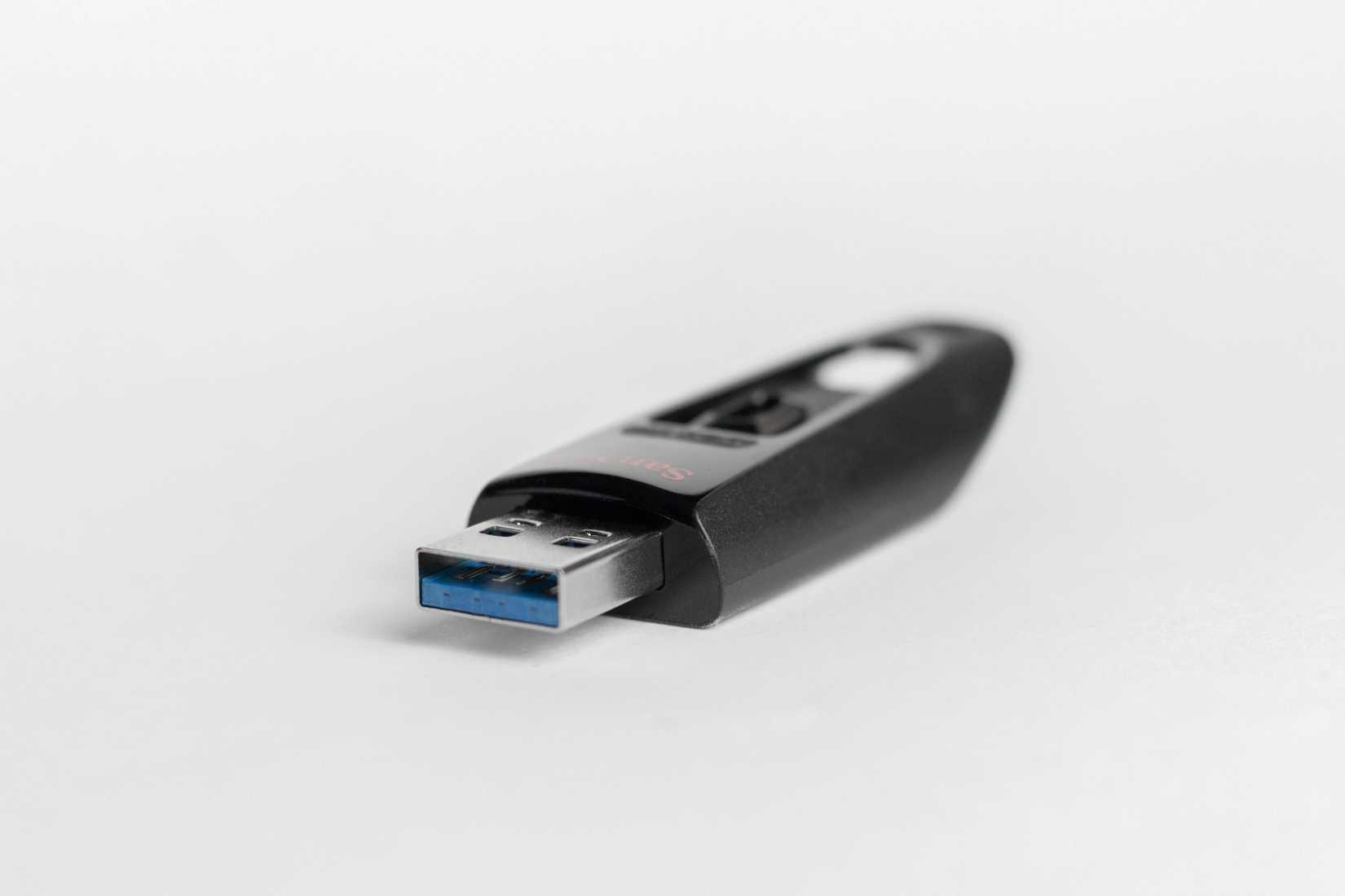7 reasons you should have a bootable USB with multiple operating systems
