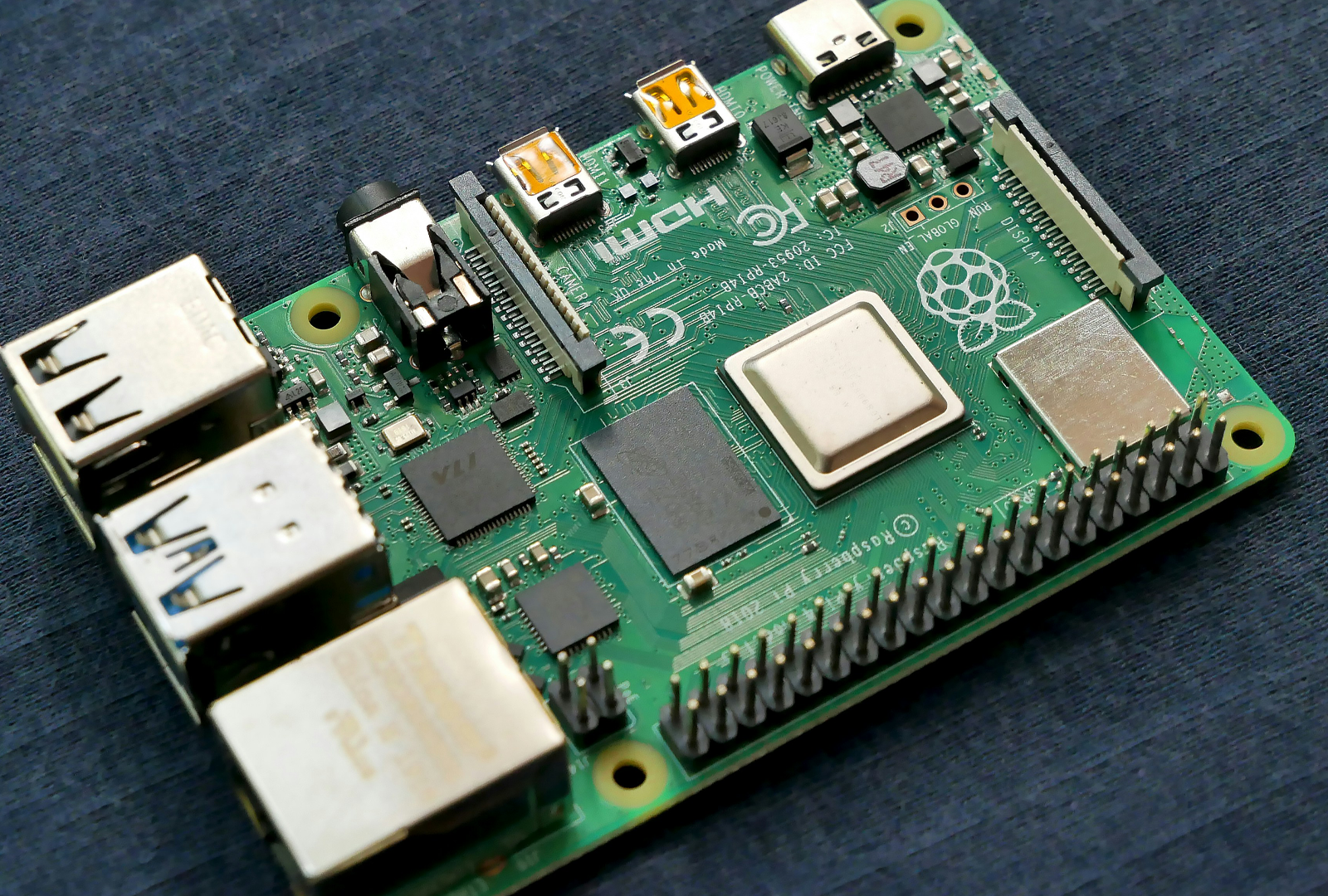 a-raspberry-pi-4-top-section2.
