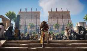Bayek walking up stairs to an Ancient Egyptian temple