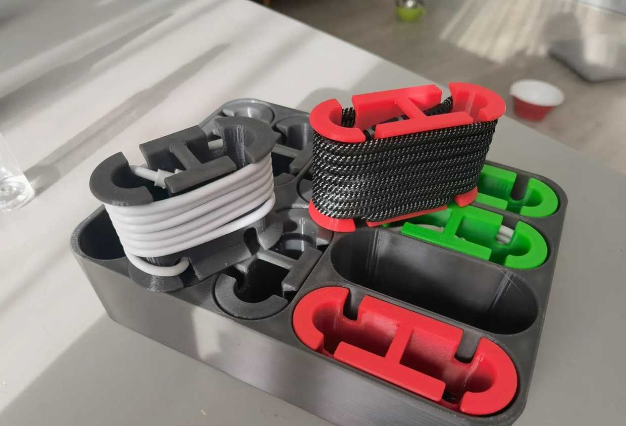 Cable Winder and Organizer by gengmj1991