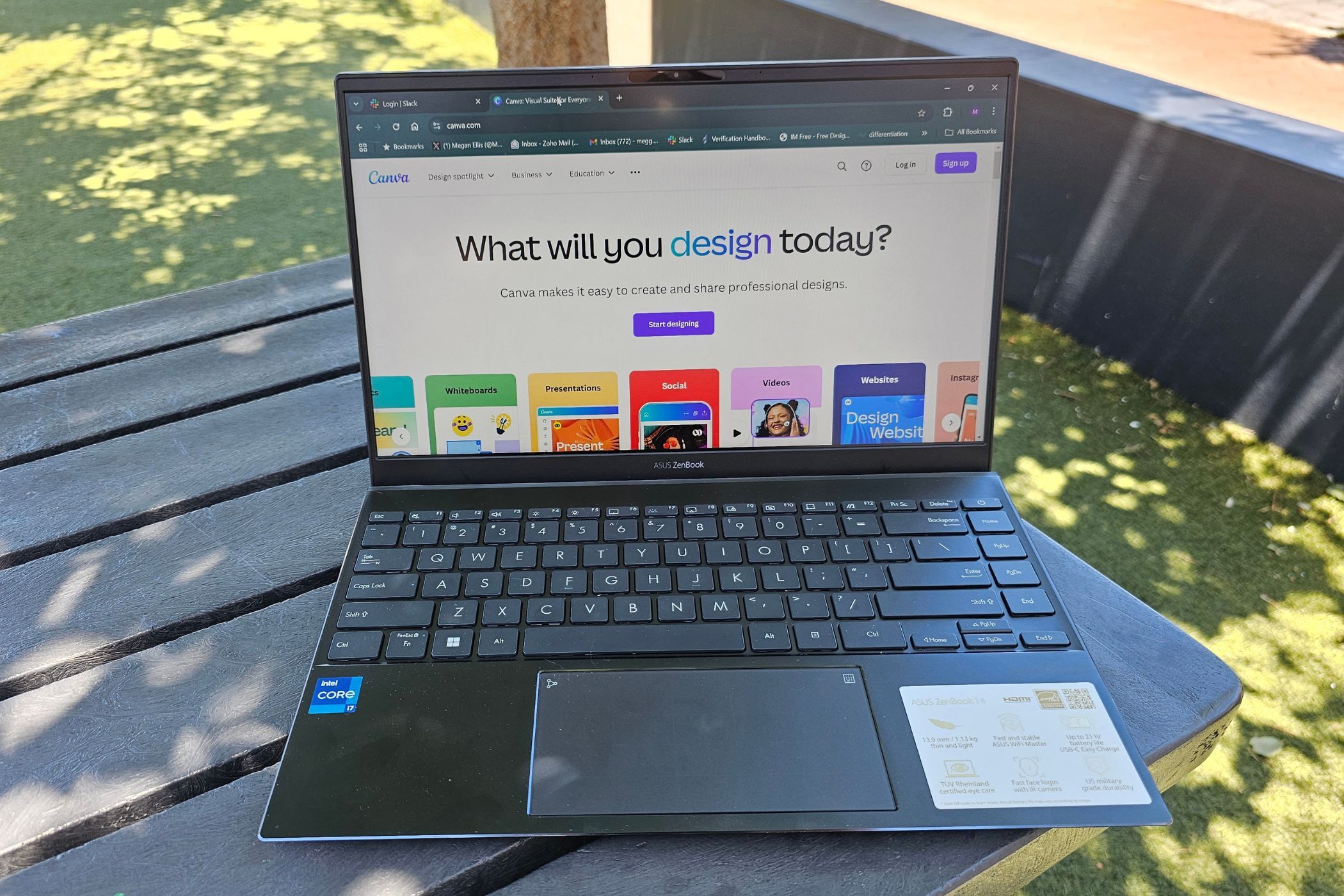 canva-screen-laptop