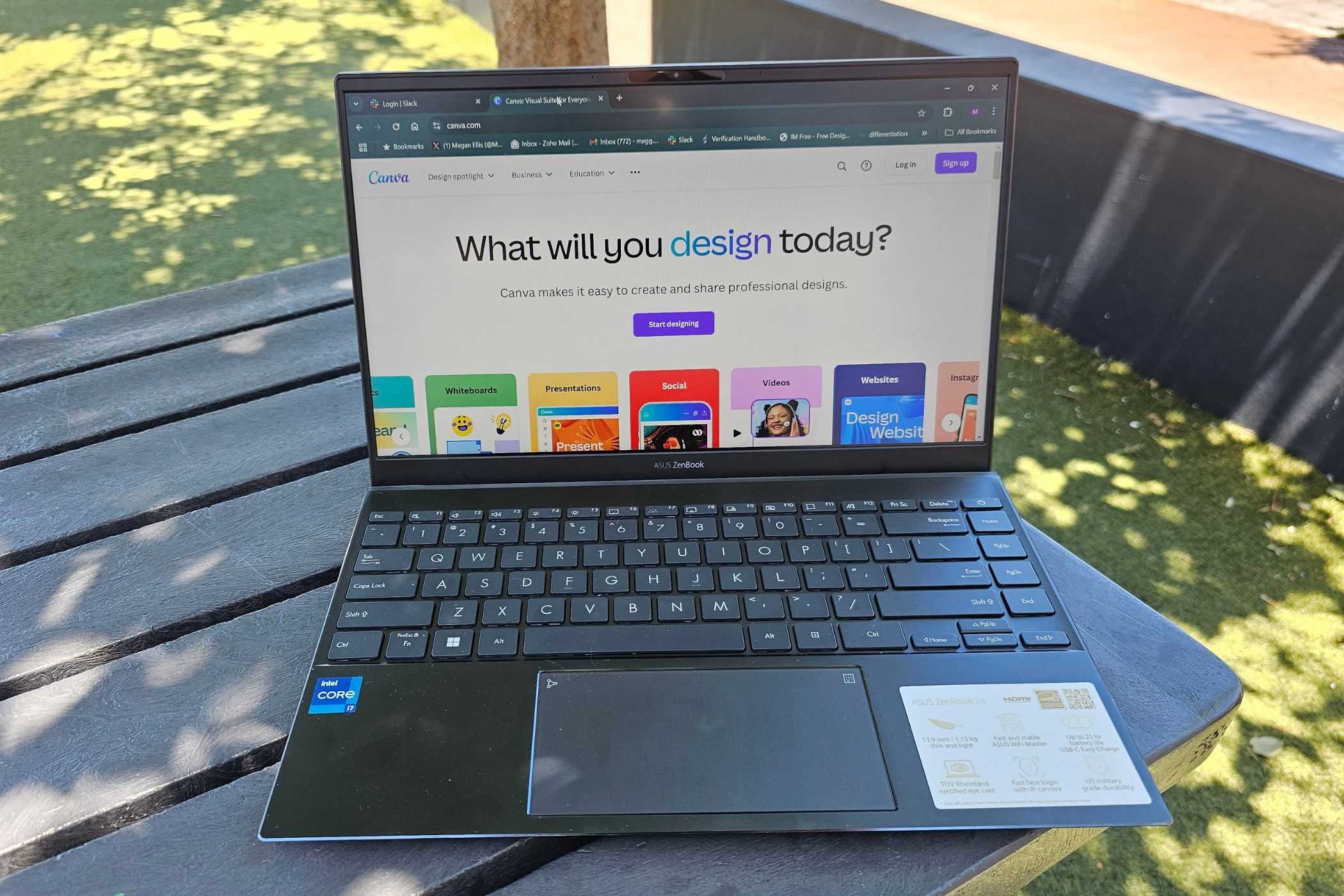 canva-screen-laptop