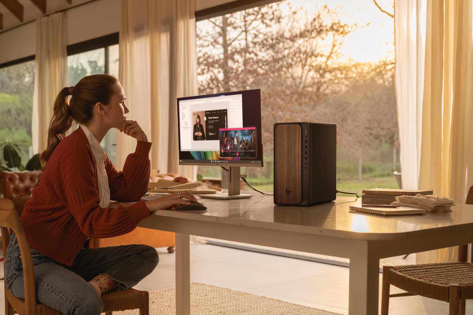 HP OmniDesk in Jet Black and Dark Wood