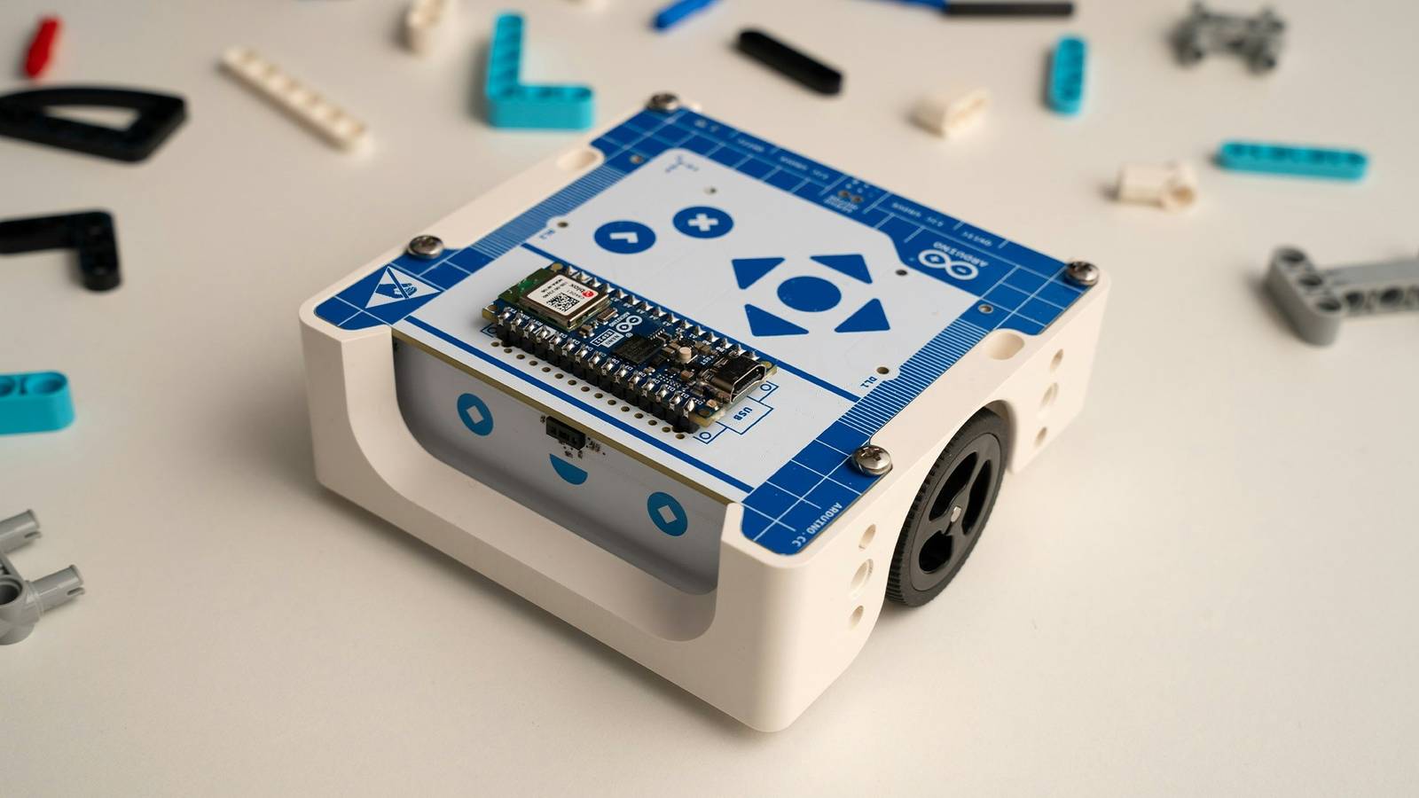 Arduino Inventions Sample 5 projects best suited to an Arduino, not a Raspberry Pi