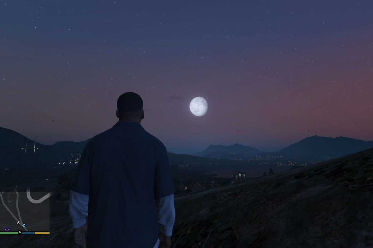 GTA V Franklin staring at full moon