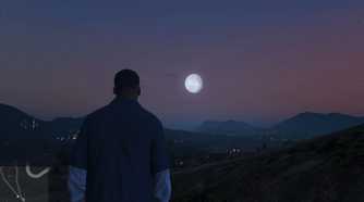 GTA V Franklin staring at full moon