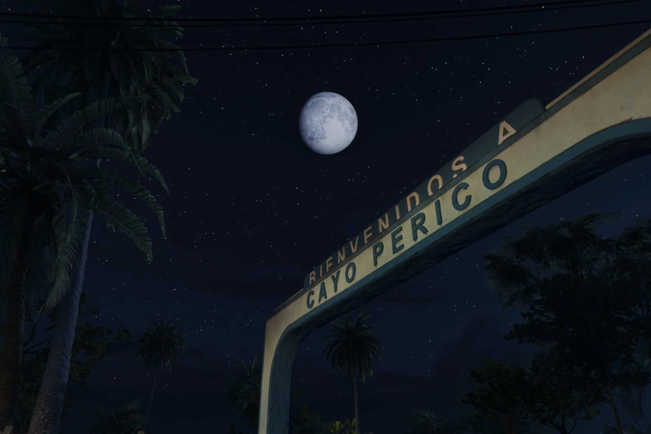 GTA Online full moon hanging over palm trees