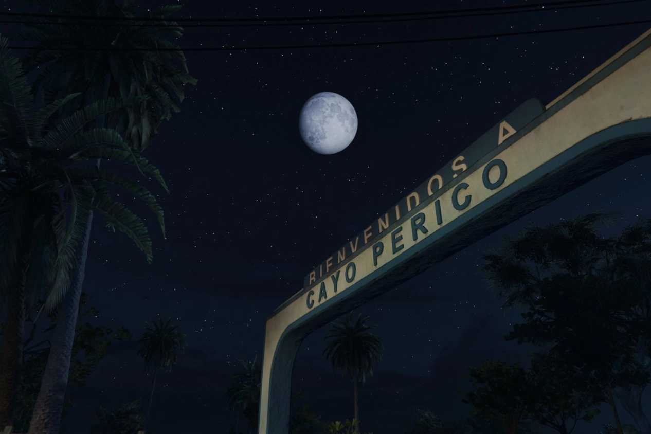 GTA Online full moon hanging over palm trees