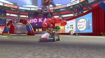 Mario Kart 8 Mario holding shell with balloons on kart