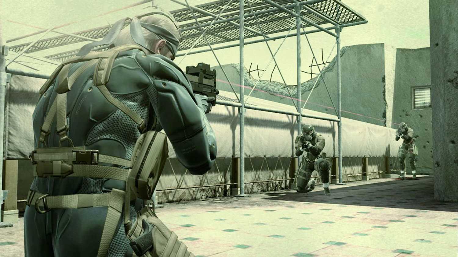 Metal Gear Solid 4 screenshot, Snake pointing a gun mid gun fight with two guards