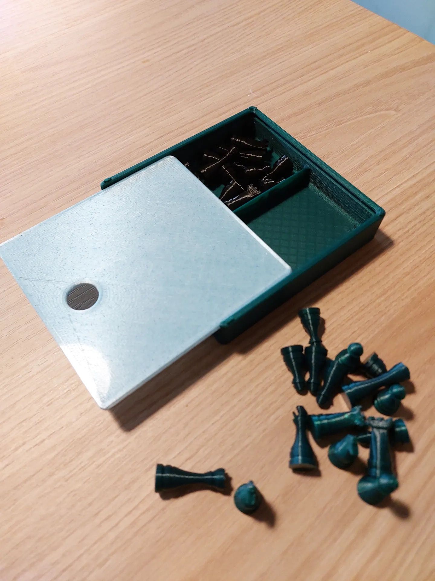 Portable chess set