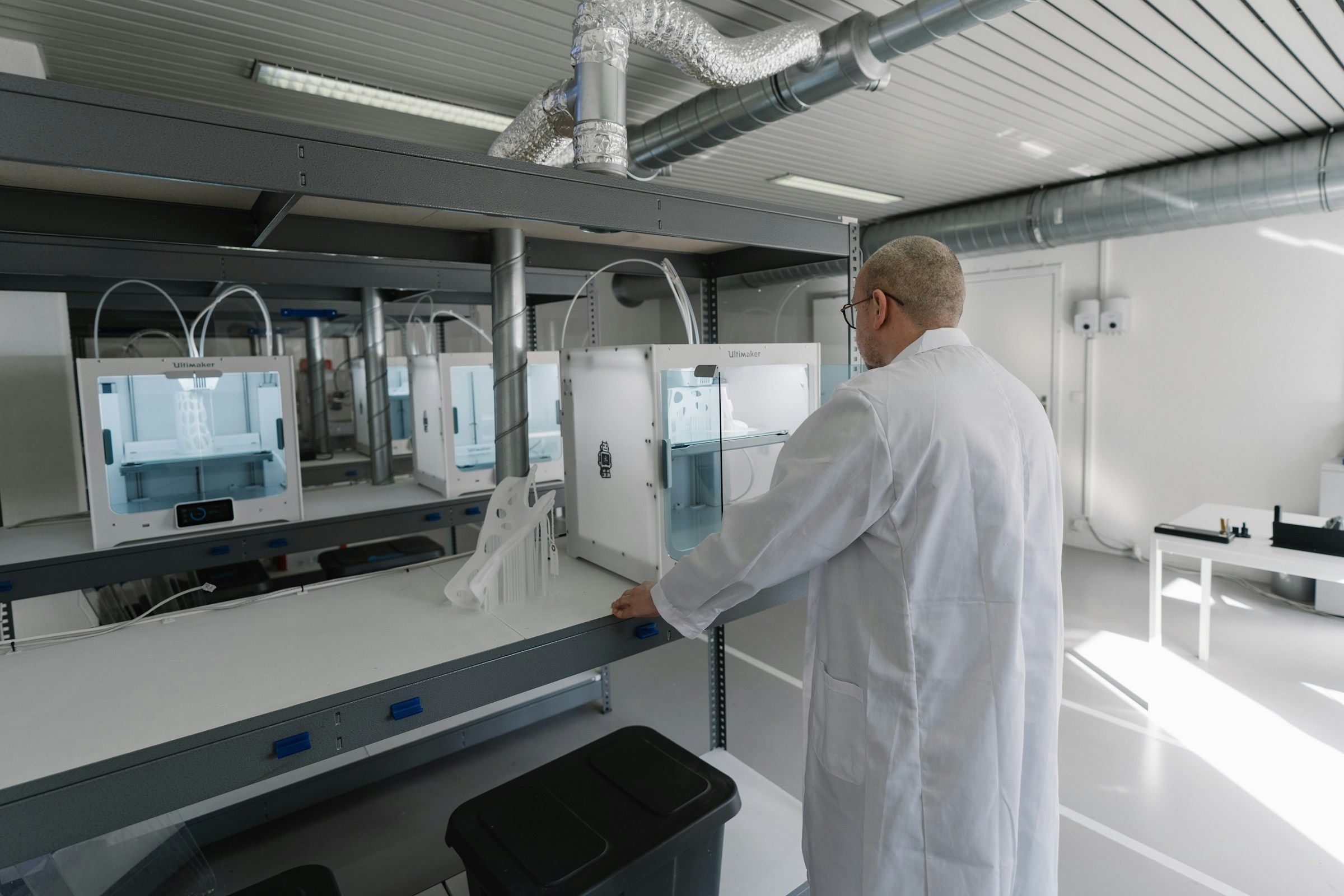 several enclosed 3D printers