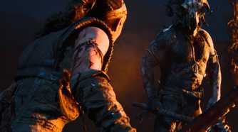 Hellblade 2 Senua attacking enemy in tribal garb
