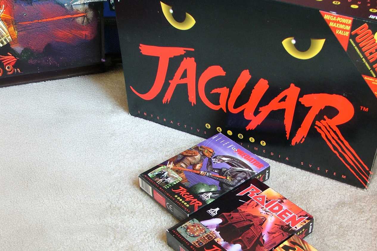 Atari Jaguar box and games
