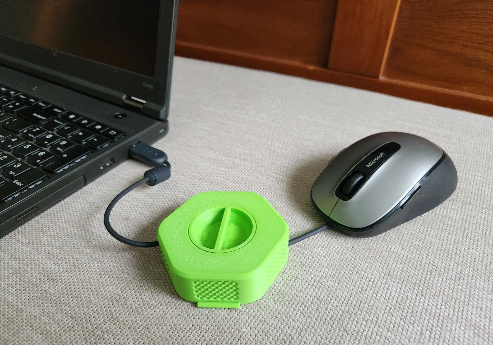 Wire of the mouse inserted inside 3D printed cable organizer