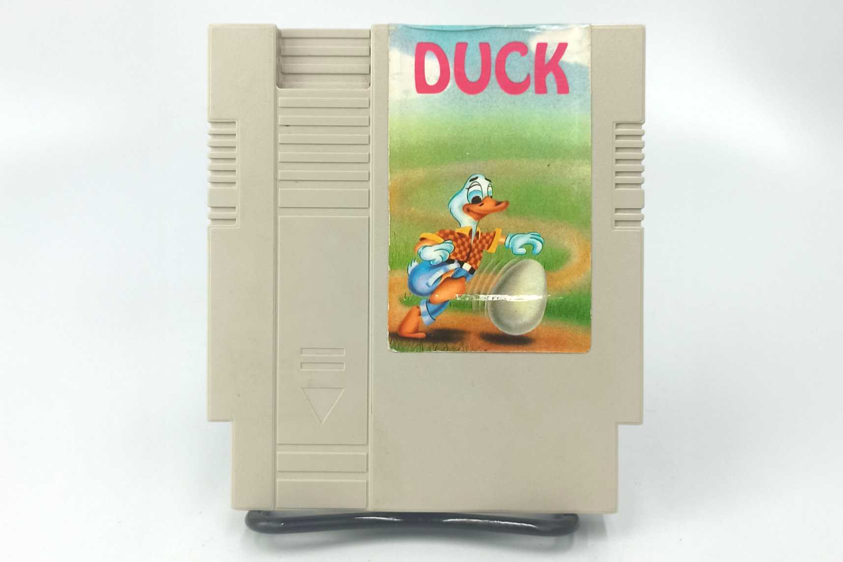 duck-cartridge-brazil-NES-front_source-livros-universo