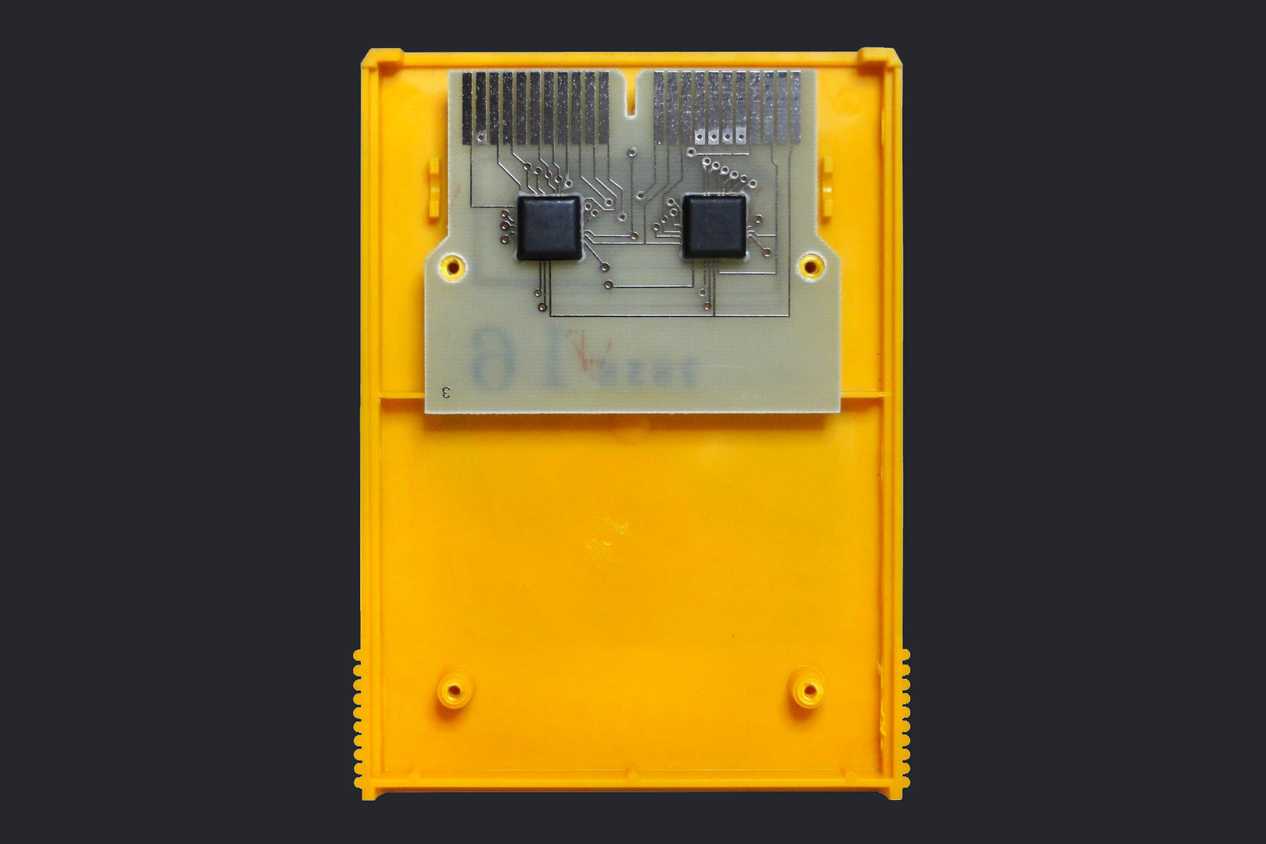 Fairchild Channel-F Cartridge interior and PCB
