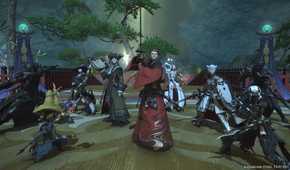 Screenshot from Final Fantasy XIV: A Realm Reborn video game of multiple characters each standing ready for a fight