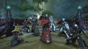 Screenshot from Final Fantasy XIV: A Realm Reborn video game of multiple characters each standing ready for a fight