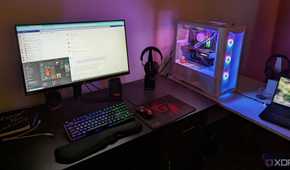 Gaming-PC-setup-with-monitor-keyboard-mouse(1)