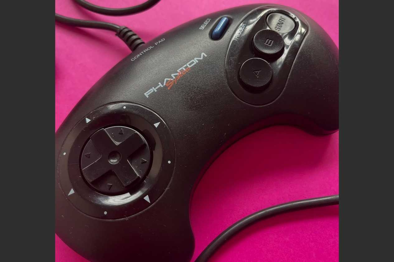 Gradiente Phantom System - Brazil NES clone - Sega Style Controller