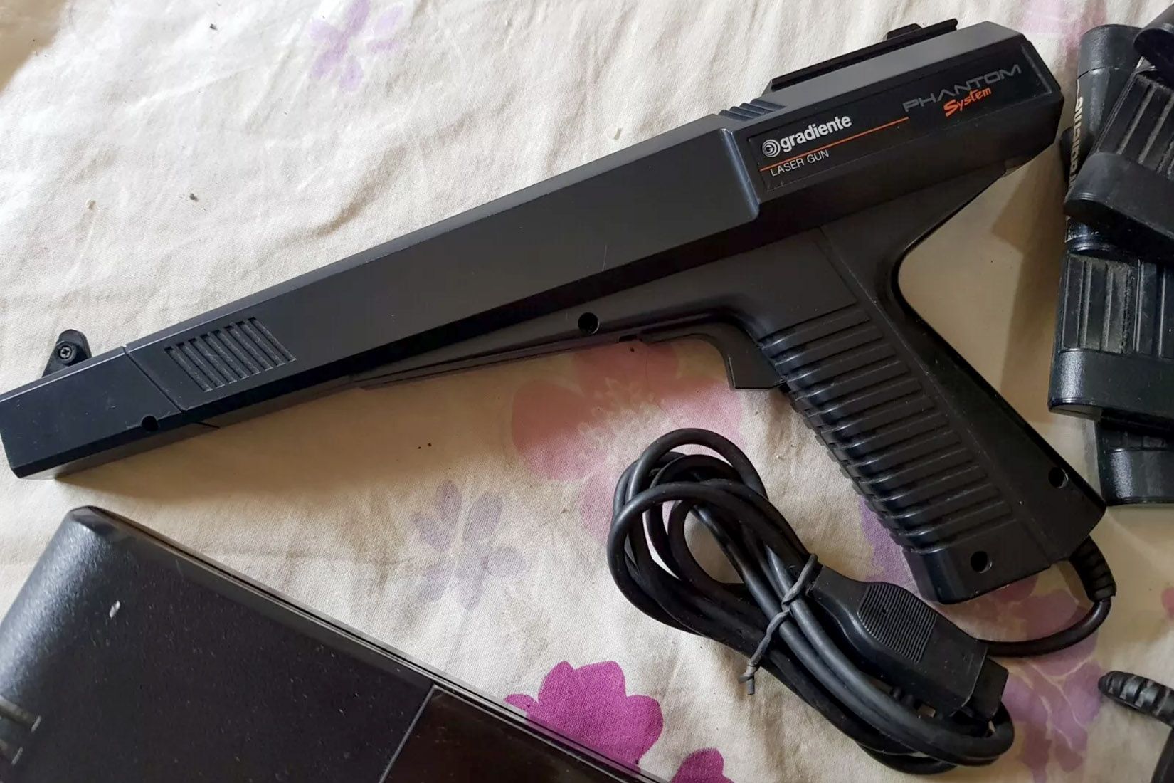 Gradiente Phantom System - Brazil NES clone - Light Gun