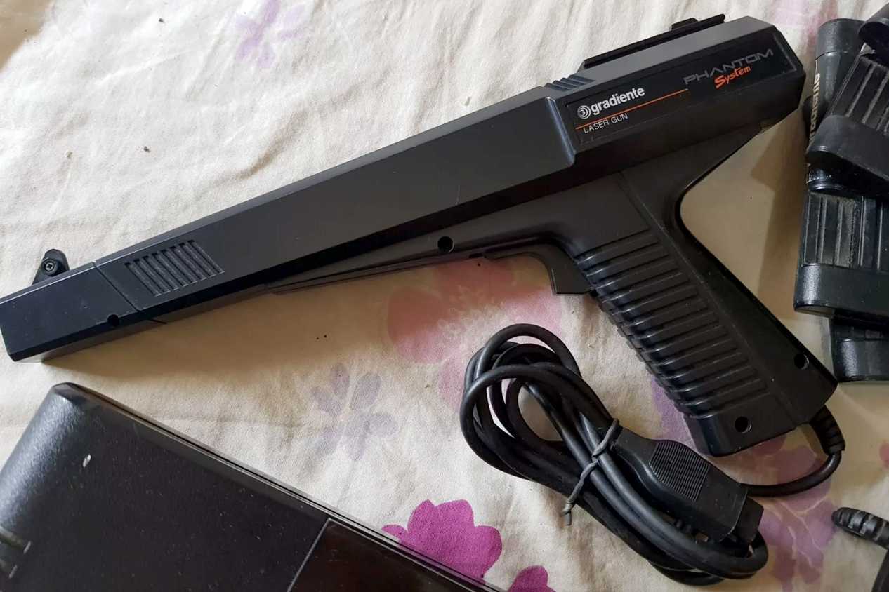 Gradiente Phantom System - Brazil NES clone - Light Gun