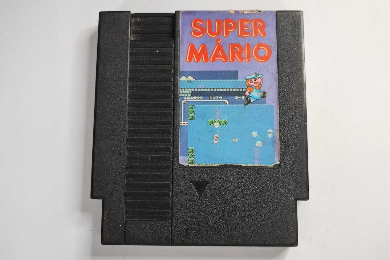gradiente-phantom-system-super-mario-game-brazil-nes-1_source-diego-ferreira-leiloes