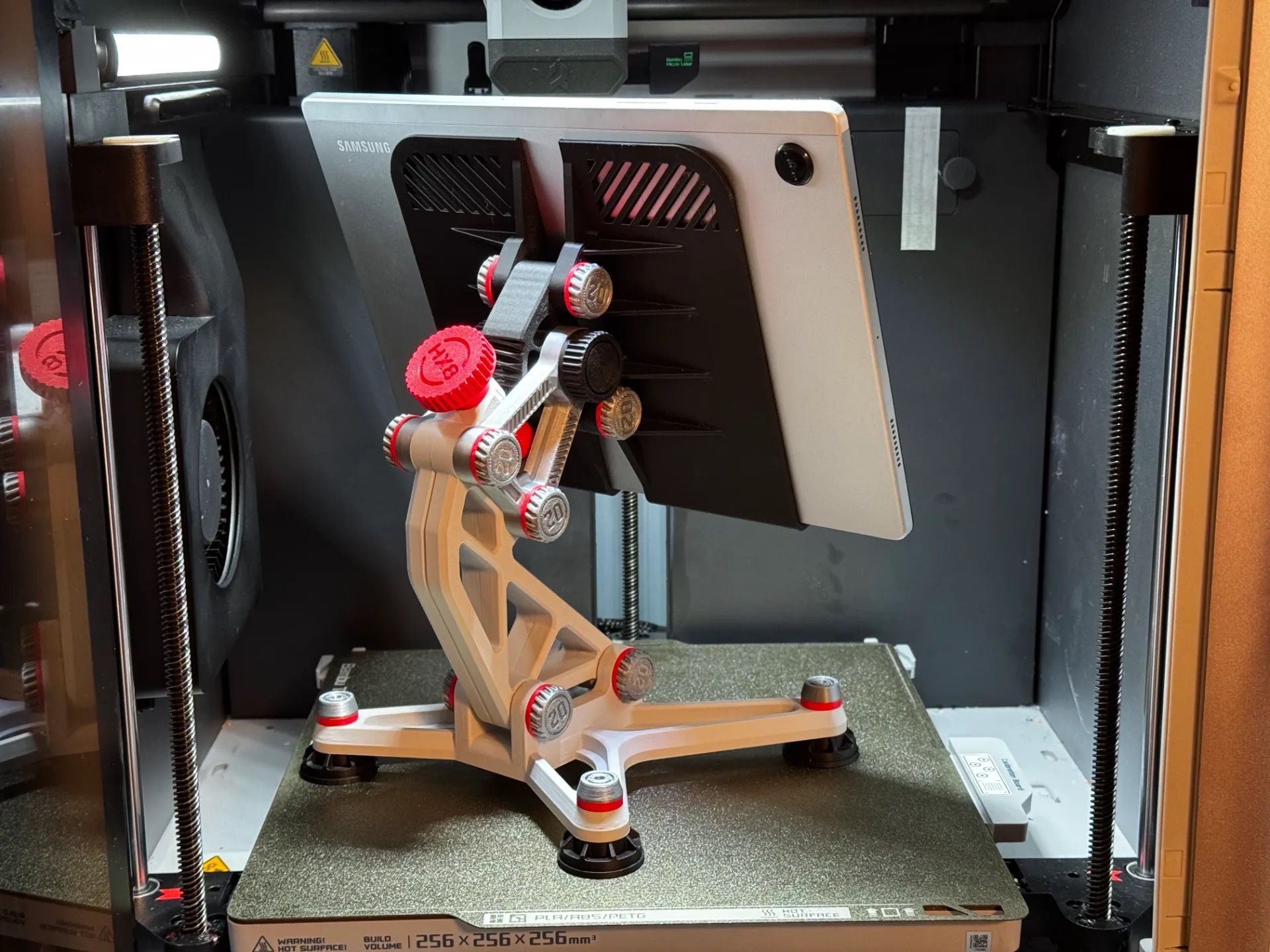 HX8 iPad stand