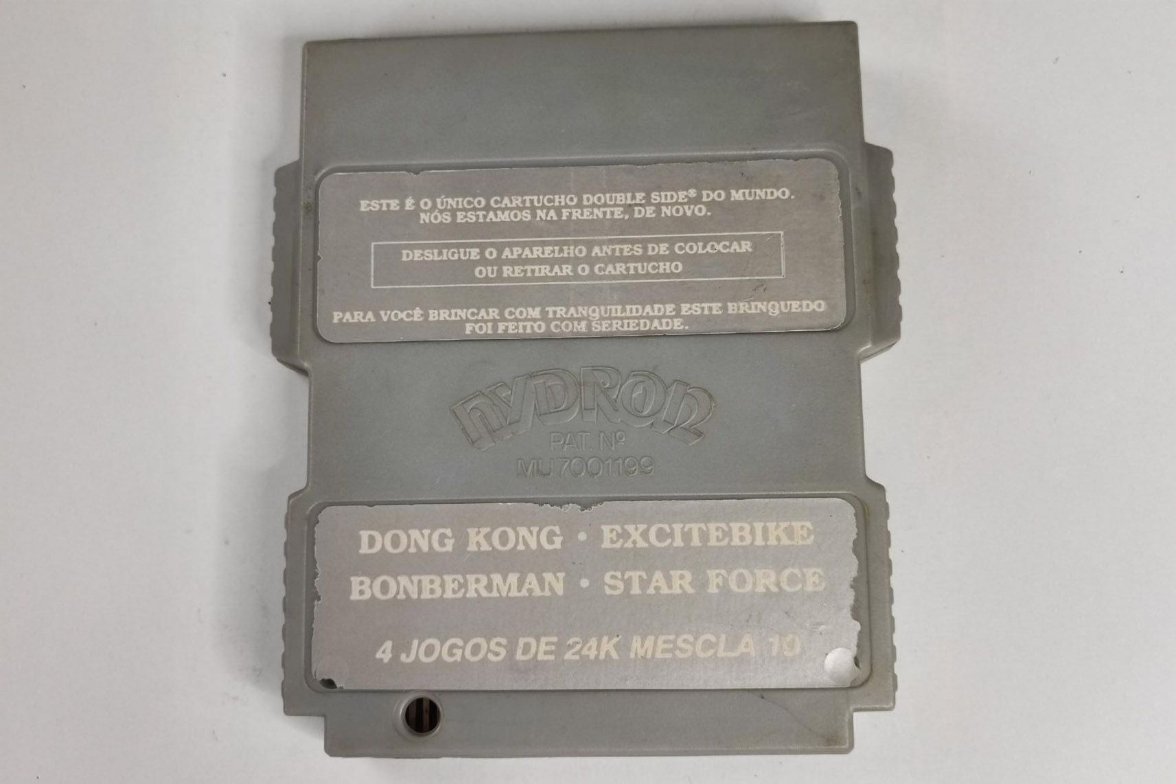 Hydron double-sided NES game cartridges in Brazil - Multi-cart