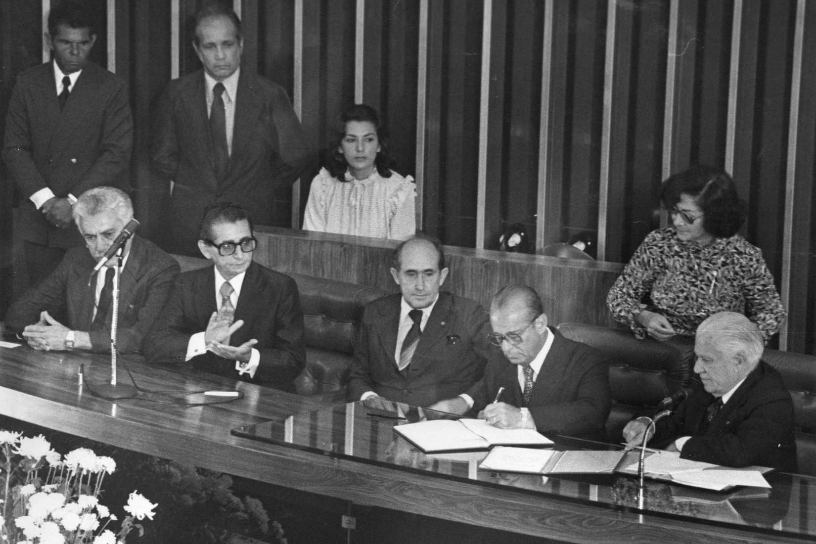 The NES Gradiente Phantom System and the fight for access in Brazil's ...