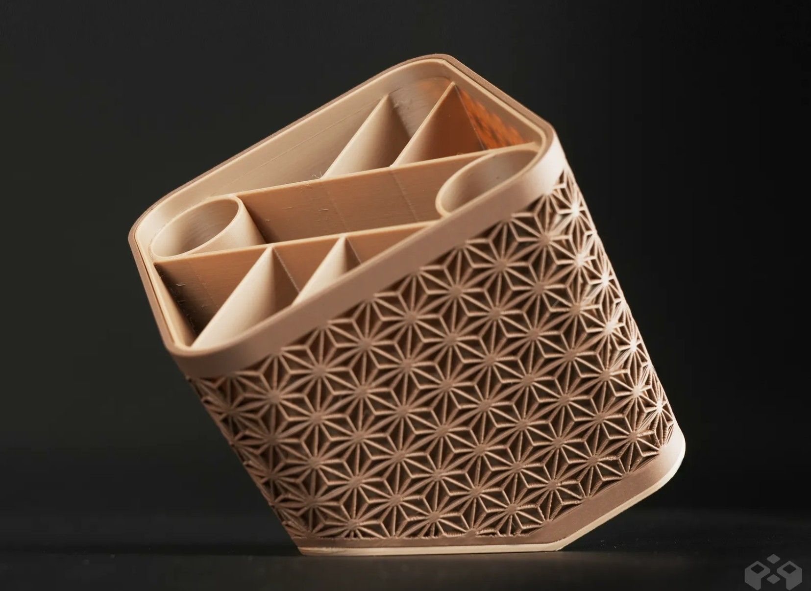 Slanted kumiko pen holder