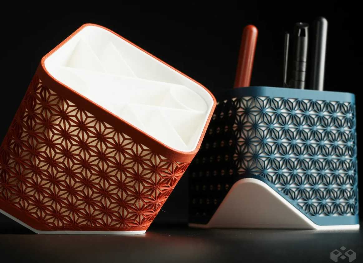 Two Kumiko pen holders of different colors