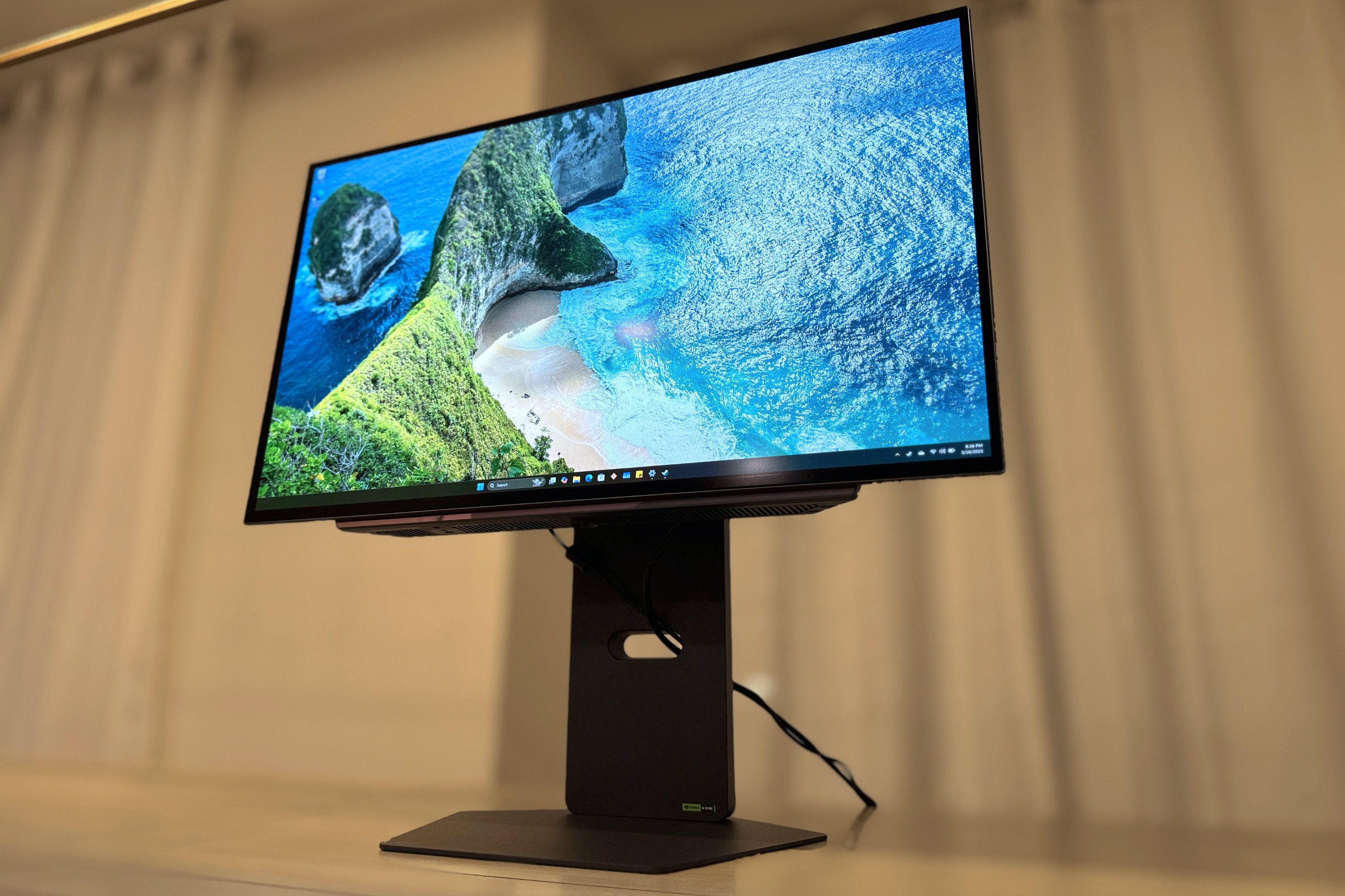 lg-27gx790a-b showing windows desktop
