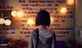 An image from the game Life is Strange, showing a girl look at a wall full of photos, covered by lightbulbs.