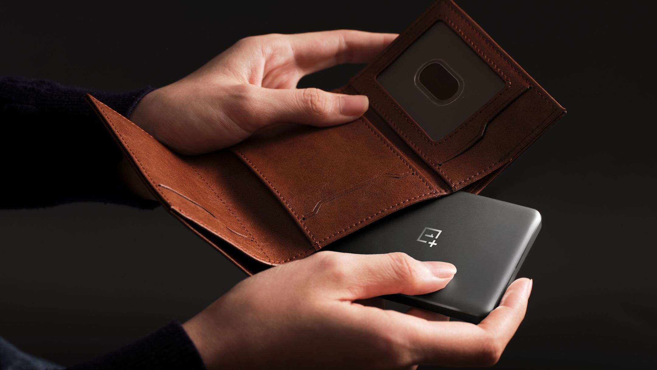 OnePlus Slim Magnetic Power Bank Still 2