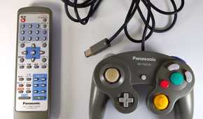 Panasonic Q - Nintendo Gamecube TV/DVD remote and game controller