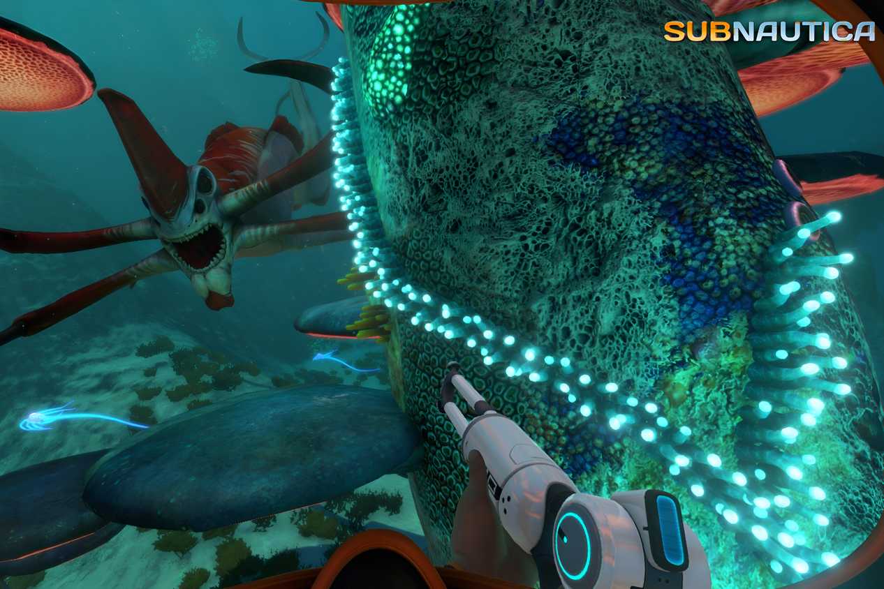 An image from the game "Subnautica", showing the player aiming at a strange, hostile creature underwater.