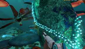 An image from the game "Subnautica", showing the player aiming at a strange, hostile creature underwater.